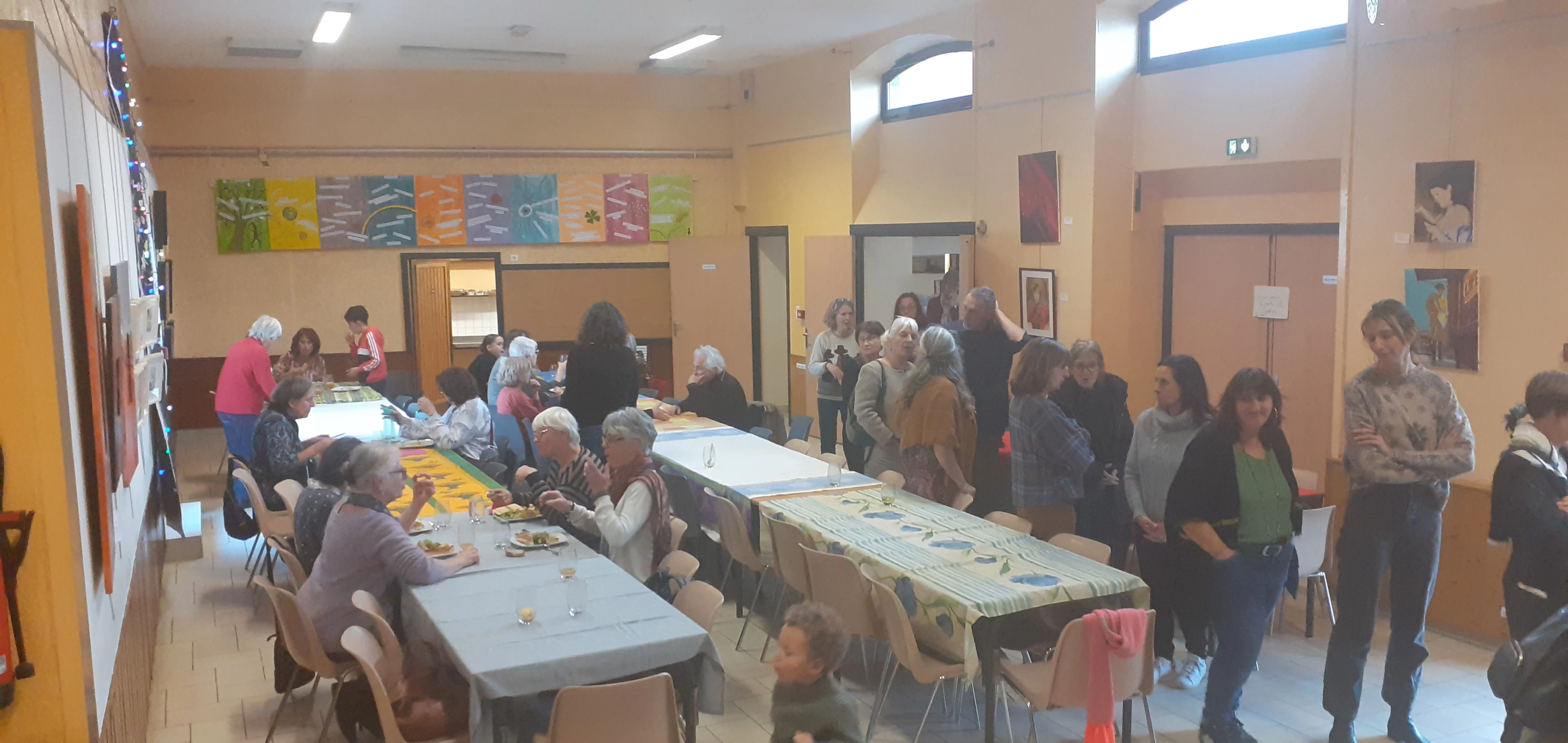 On s'installe  pour le repas!