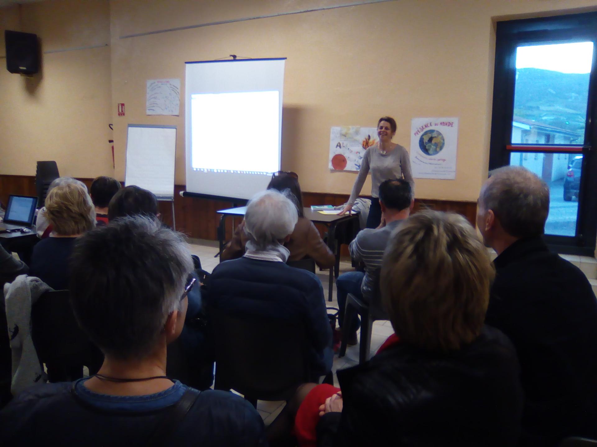 La conférencière : Corinne MARJOLLET, naturopathe.