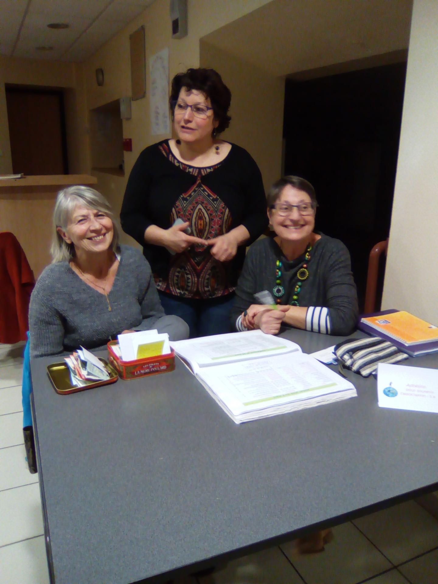 A l'accueil : Elisabeth (trésorière), Martine ( Présidente) et Gwen (membre du CA)