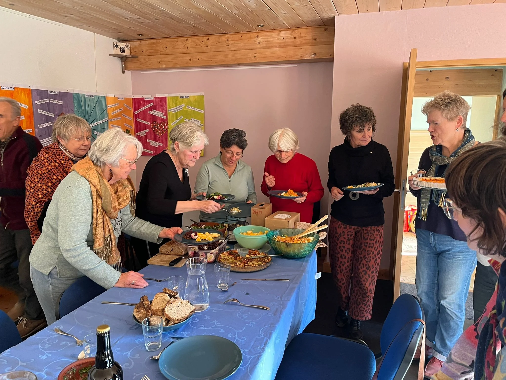 Moment convivial après l'AG avec le repas partagé