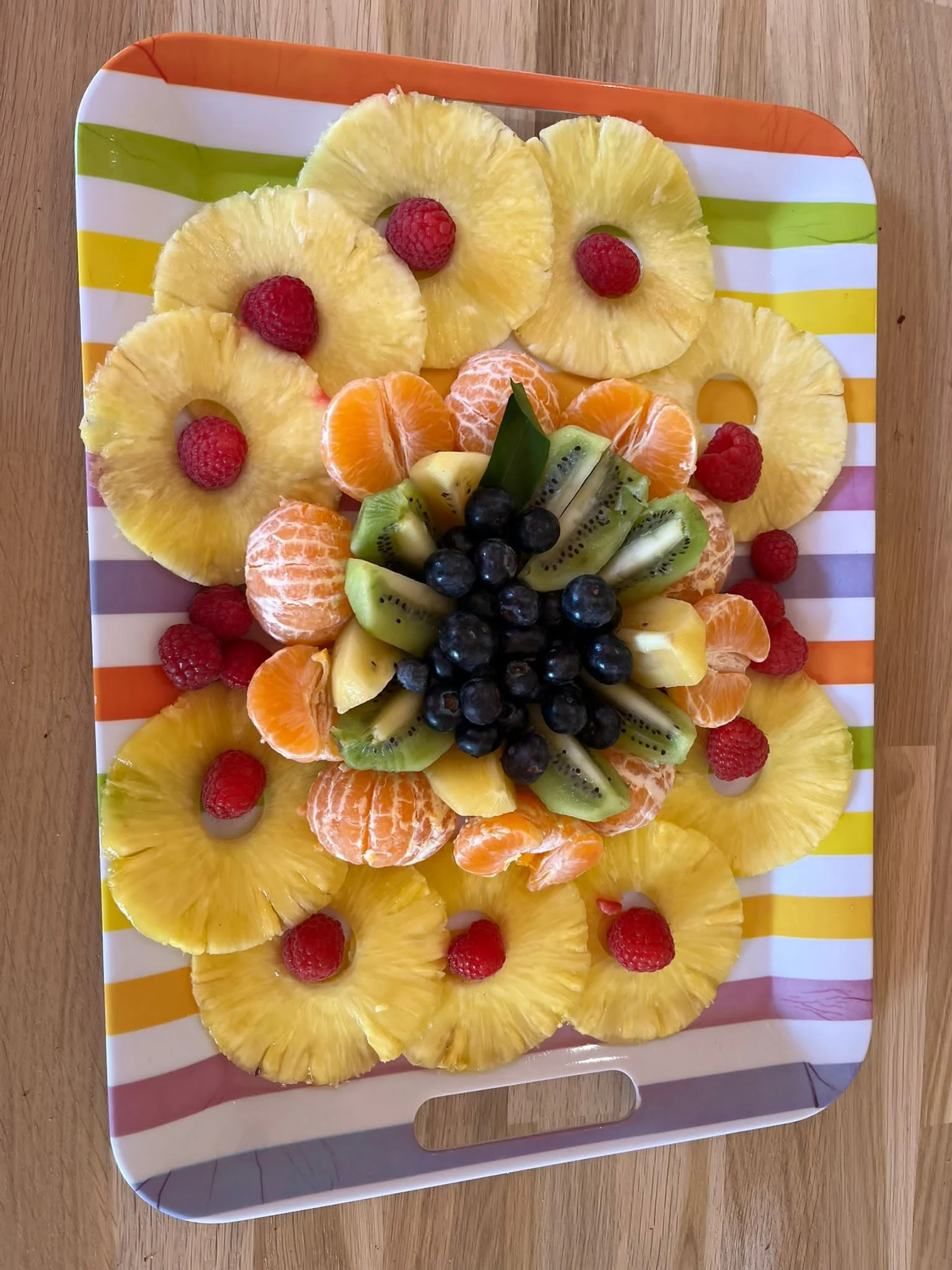 un  beau dessert coloré et vitaminé pour le repas partagé
